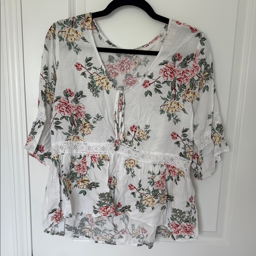 Maui Jim White and Pink Flutter Sleeve Blouse with Tie Front